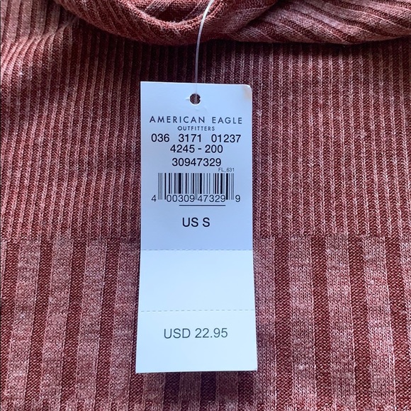 Red halter top NWT - Picture 3 of 3